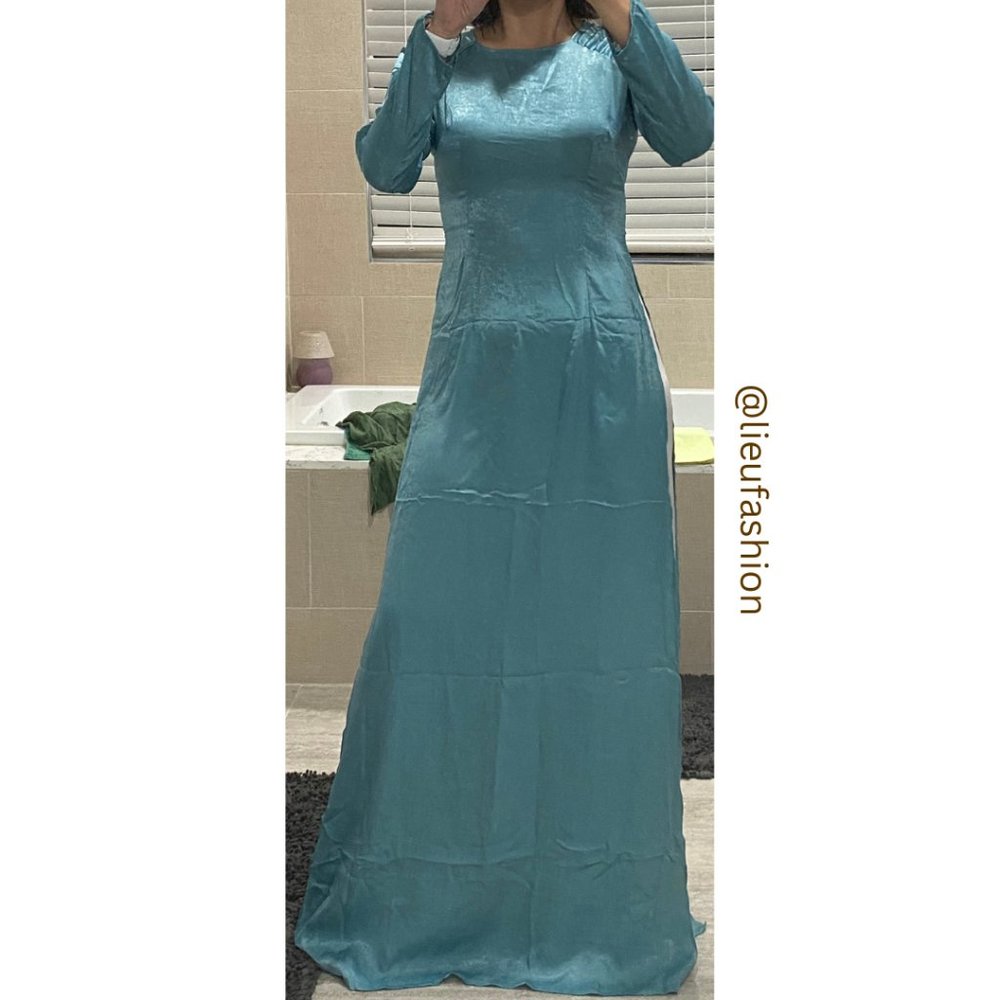🧧 Vietnamese Traditional Dress (Áo Dài)